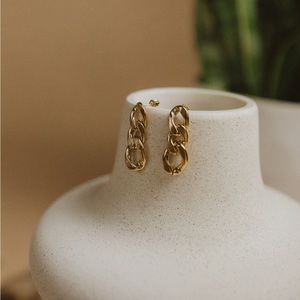 Chain link drop earrings in 14k Gold Filled material